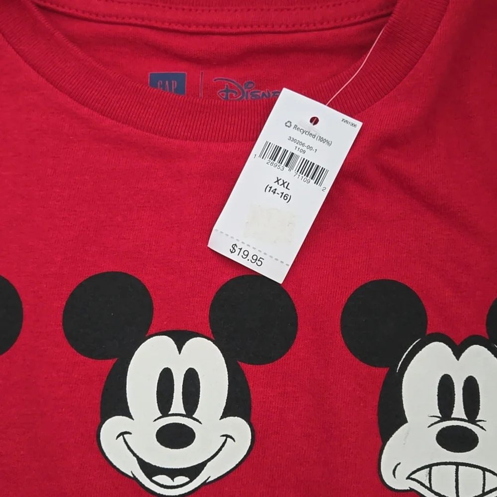 GAP red tshirt